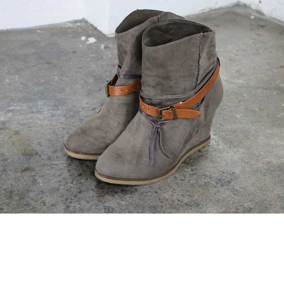 Mia Shoes - Mia wedge suede ankle boots